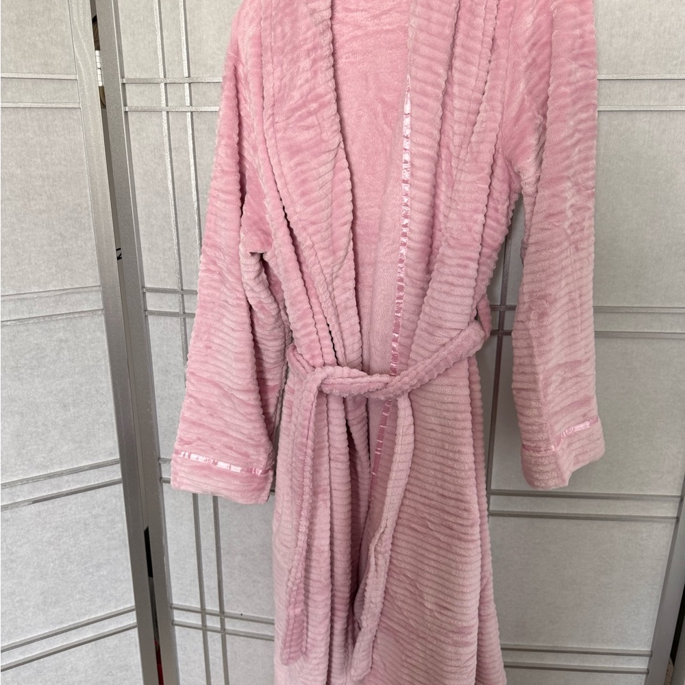 Tahari Soft Pink Lounge Robe - Picture 1 of 8